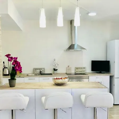 Apartment Boutique By The Sea *